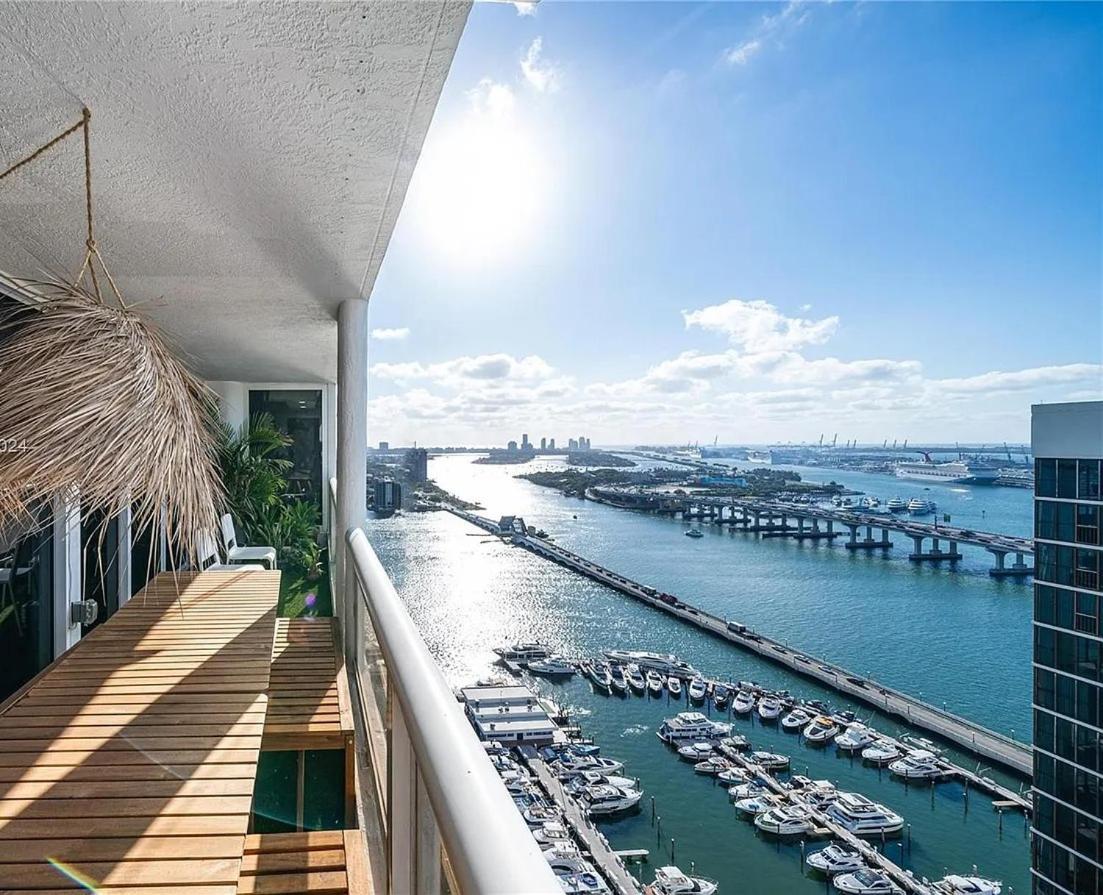1717 N Bayshore Dr Miami, Fl 33132 * Miami