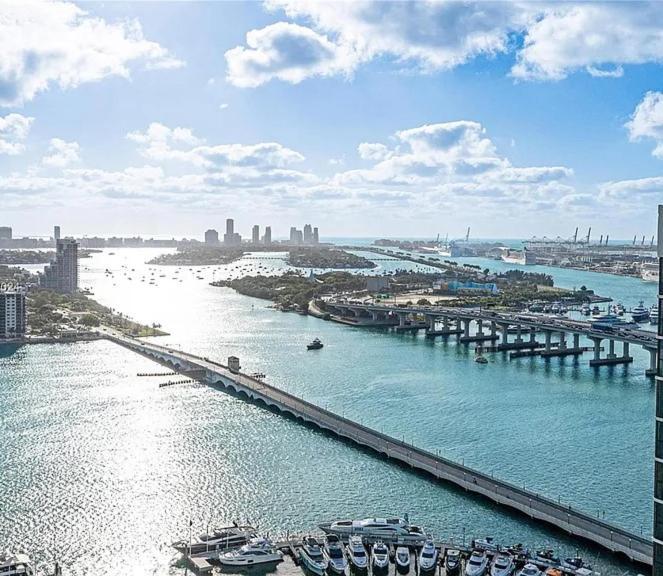 Appartamento 1717 N Bayshore Dr Miami, Fl 33132 *